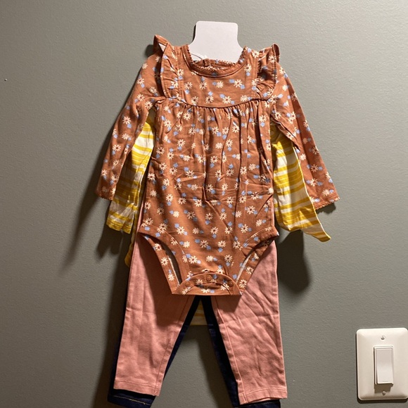 BRAND NEW BABY GIRL 4 PIECE SET SIZE 9-12 MONTHS OKD! NWT. SMOKE FREE HOME! - Picture 6 of 6